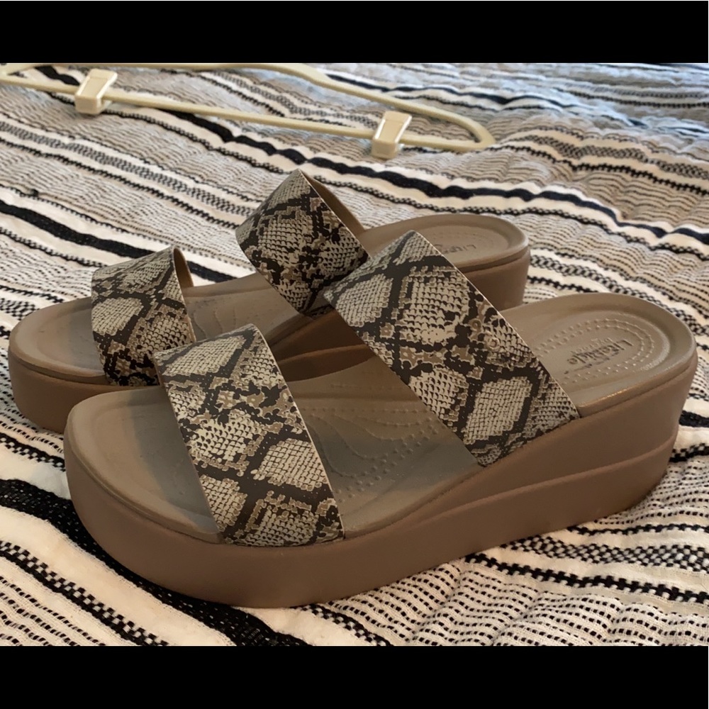 Crocs Brooklyn mid wedge sz 8
